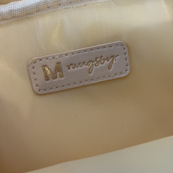 Large Gingham Ruffle Pouch - Picture 2 of 5